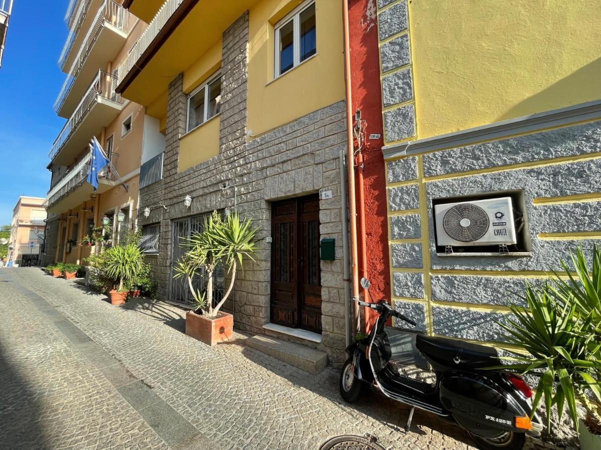 Back To The Past Appartement Olbia Buitenkant foto